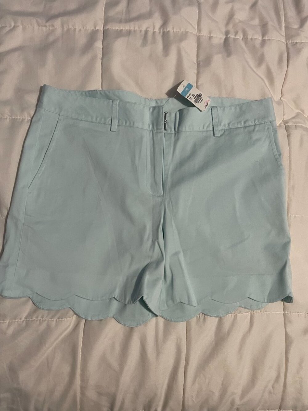 Women's shorts - scalloped hem (Size 10)